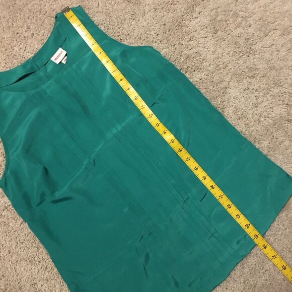 Satiny Kelly Green Box Pleat and Pintuck Tank Top - Picture 13 of 13
